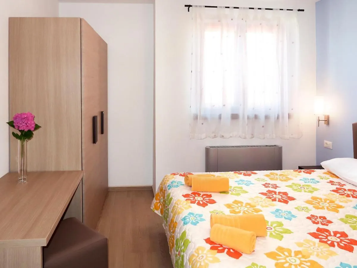 Apartment Miro - Lbn500 Barban 0*,